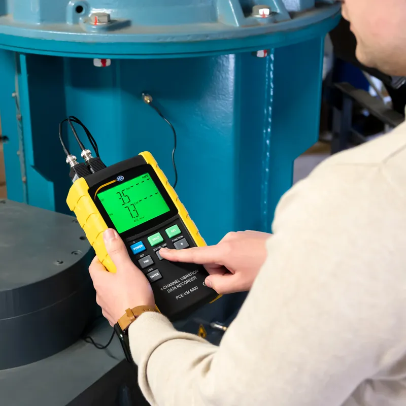 Medidor de vibración PCE-VM 5000, mide vibraciones, 10 Hz - 1 kHz, 4 sensores